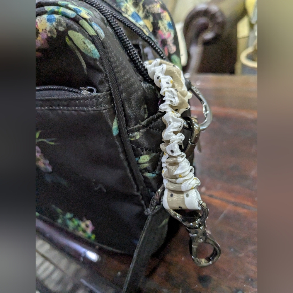 Lug Carousel XL Floral Black Quilted Bag - Picture 9 of 12